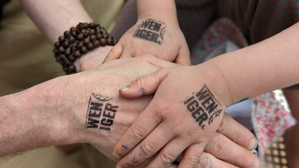 Spielplatzzwerge Hände mit Stempel